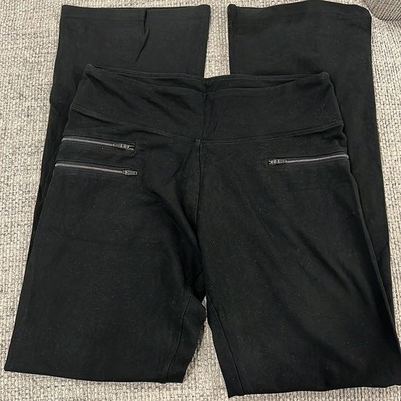 Victoria Secret Sport Bootcut Yoga Pants with fake Zippered Pockets Large Black - Picture 2 of 5